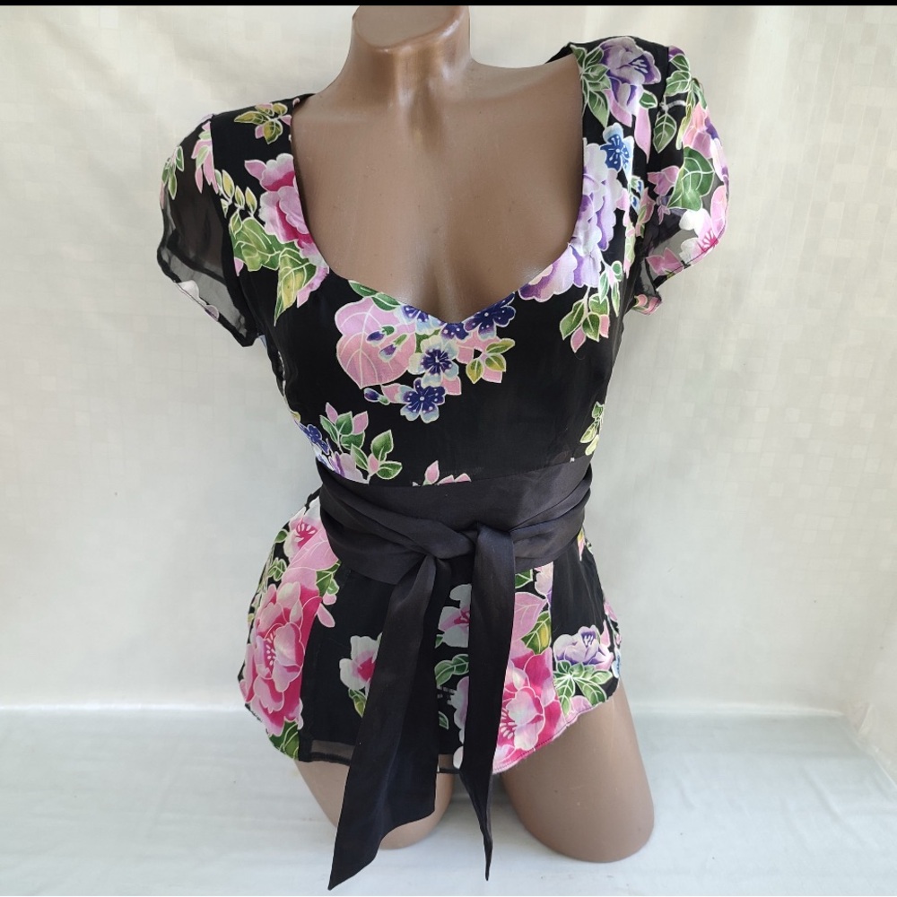 90s Vintage Womens Floral V-Neck Ruffle Sleeveless Top with attached Obi Belt.